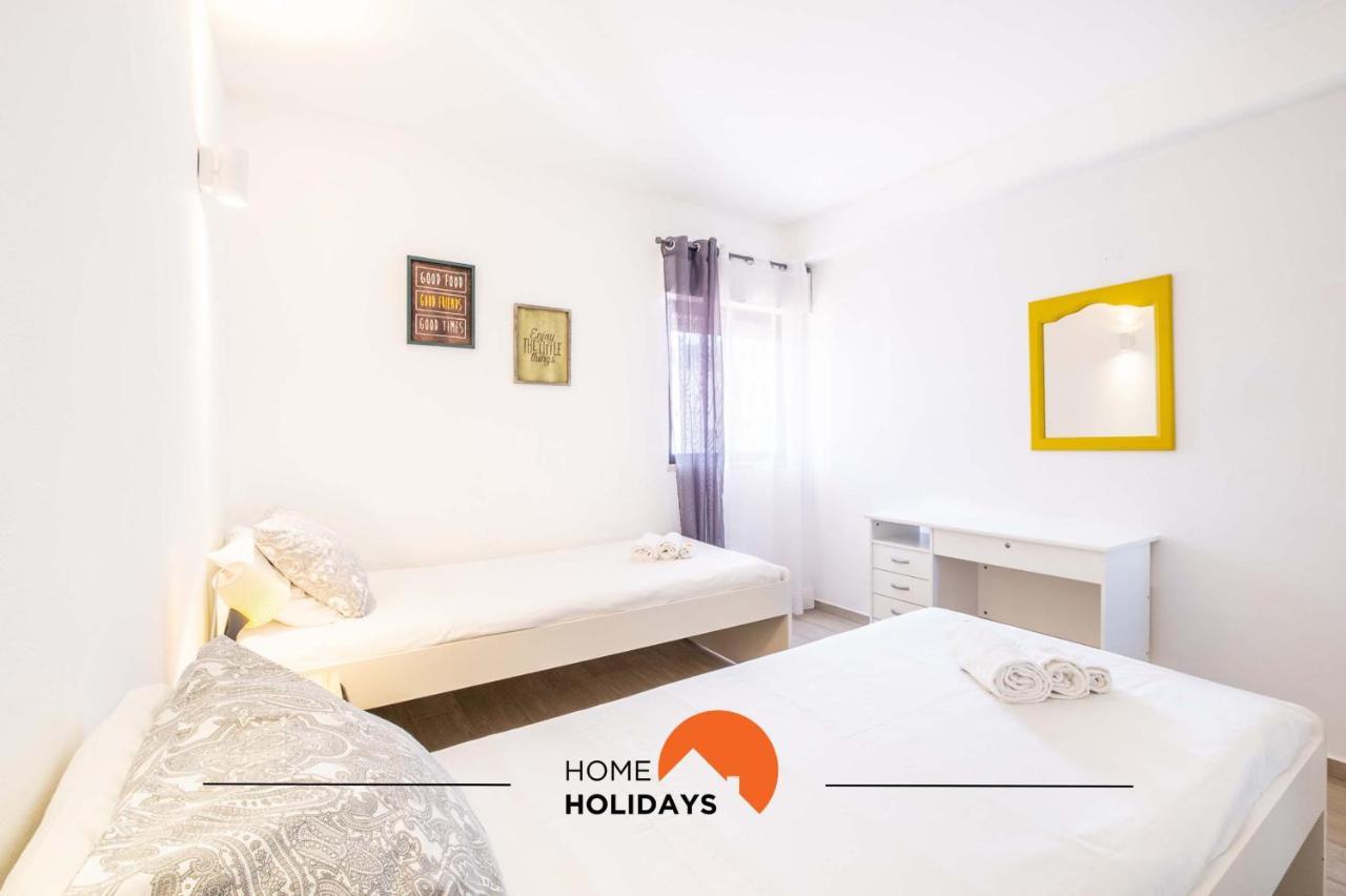 #112 Oura Flat By Holidays Appartement *